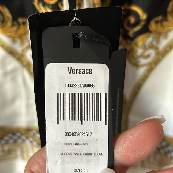 VERSACE coupe de Deaux mini shorts - Picture 9 of 9
